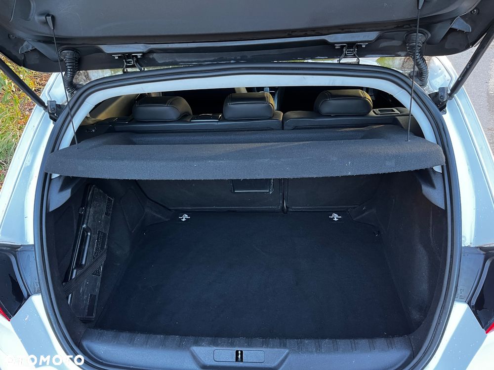 Peugeot 308 1.2 PureTech GPF Road Trip S&S EAT8 - 26