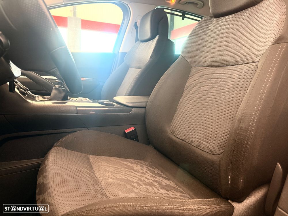 Peugeot 3008 1.6 HDi Executive - 6