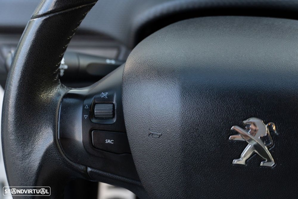 Peugeot 2008 1.6 BlueHDi Style - 33