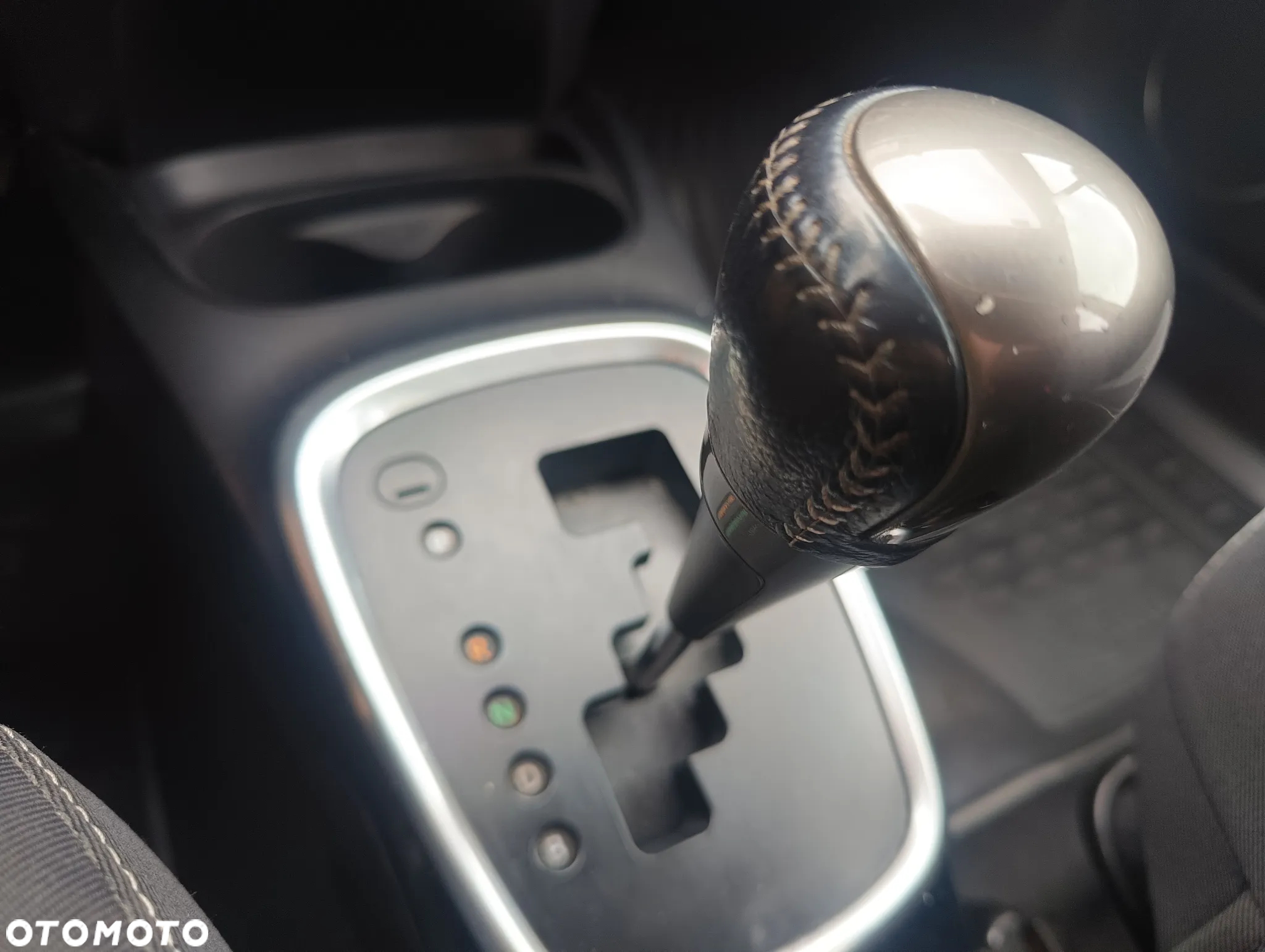 Toyota Yaris Hybrid 100 Premium - 26