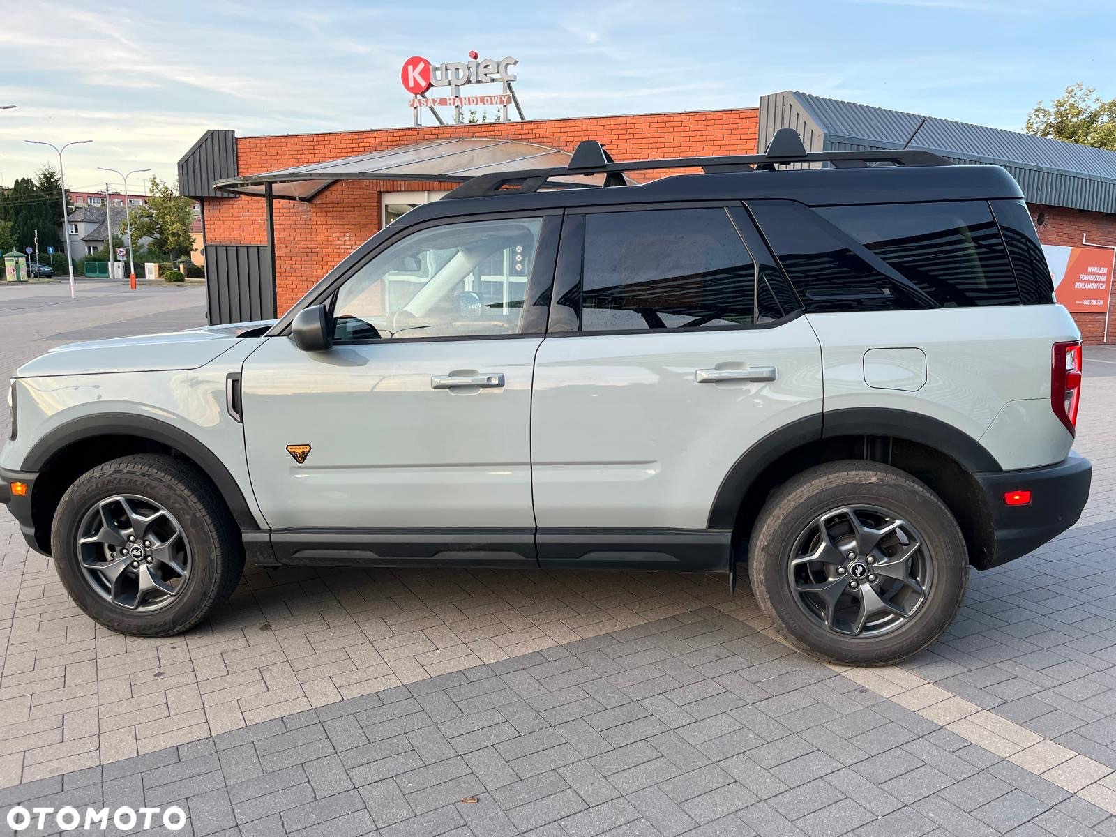 Ford Bronco - 9