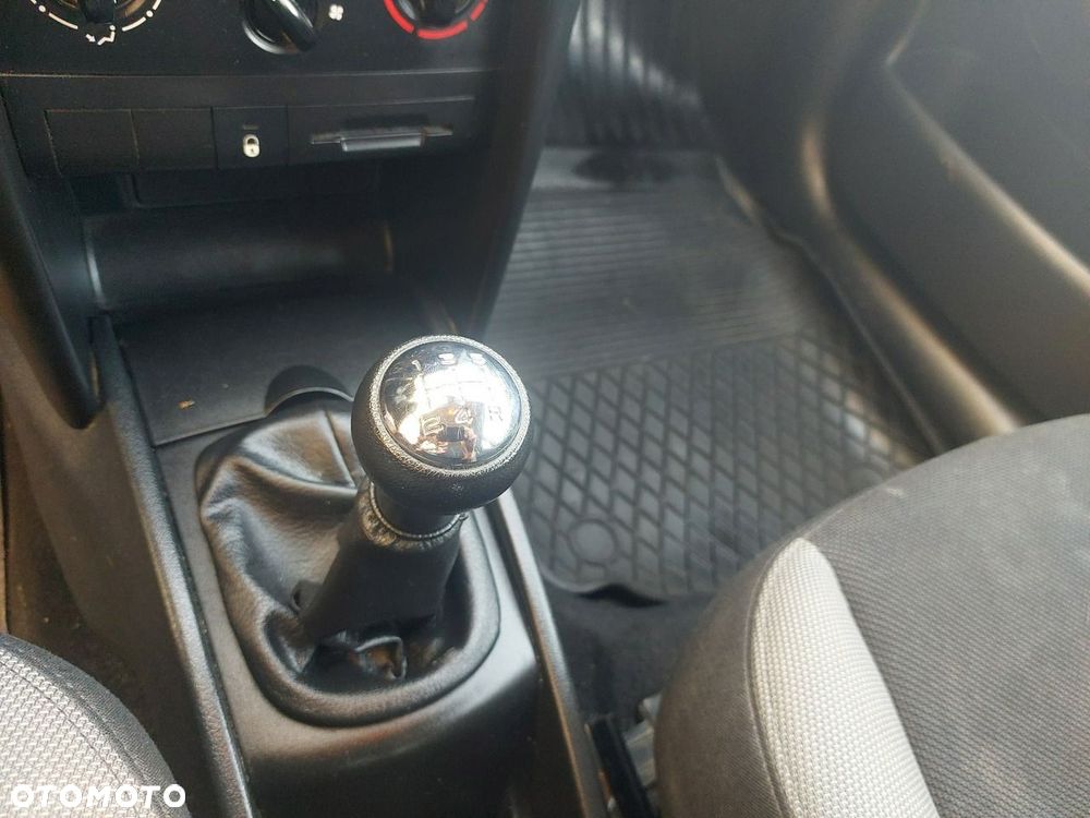 Peugeot 207 - 18