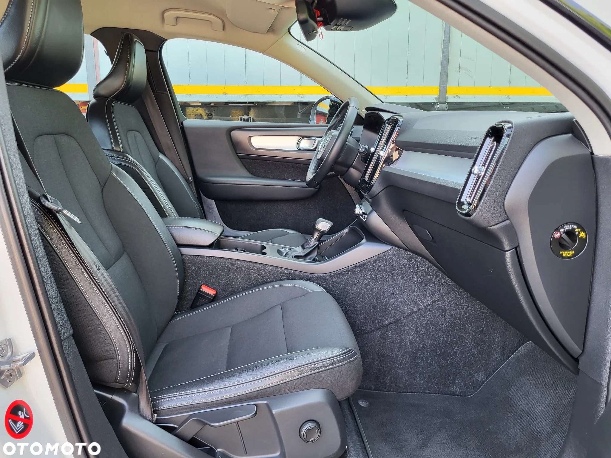 Volvo XC 40 T3 Momentum - 32