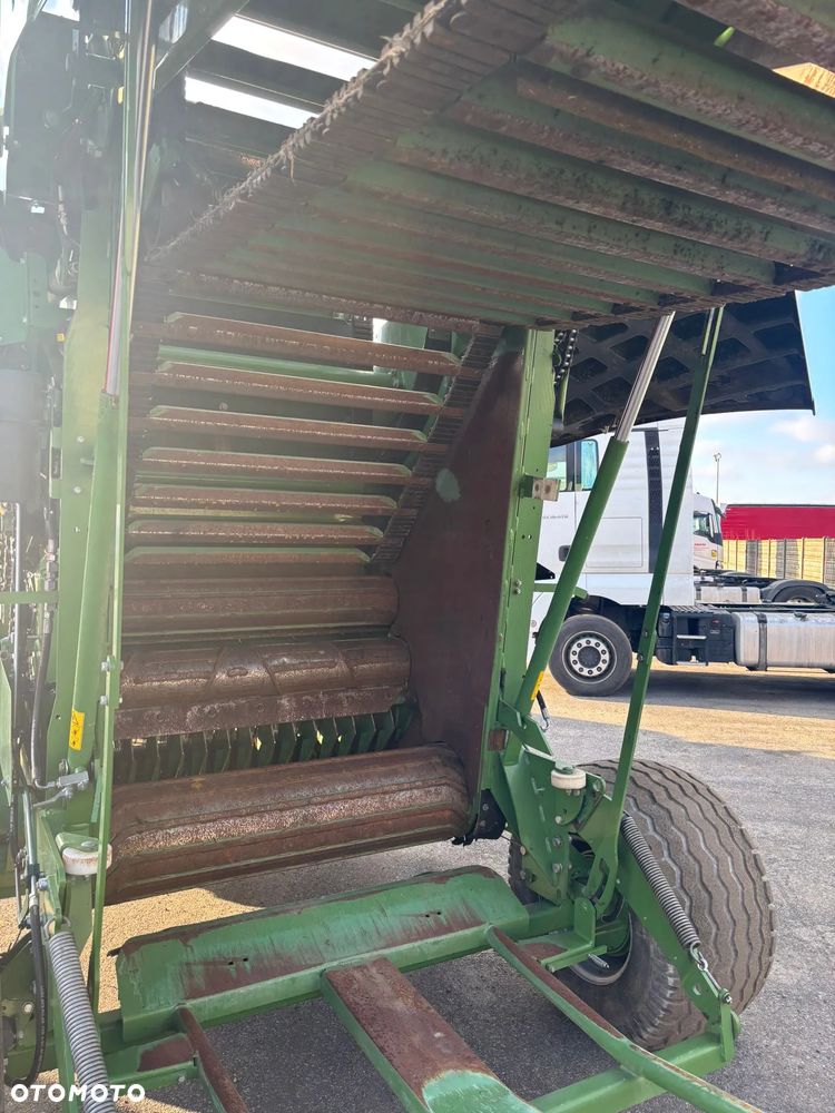 Krone Krone Comprima V150 –ISOBUS/ Zmienokomorowa/Opuszczana podłoga – 2020 –12688 Bel - 13