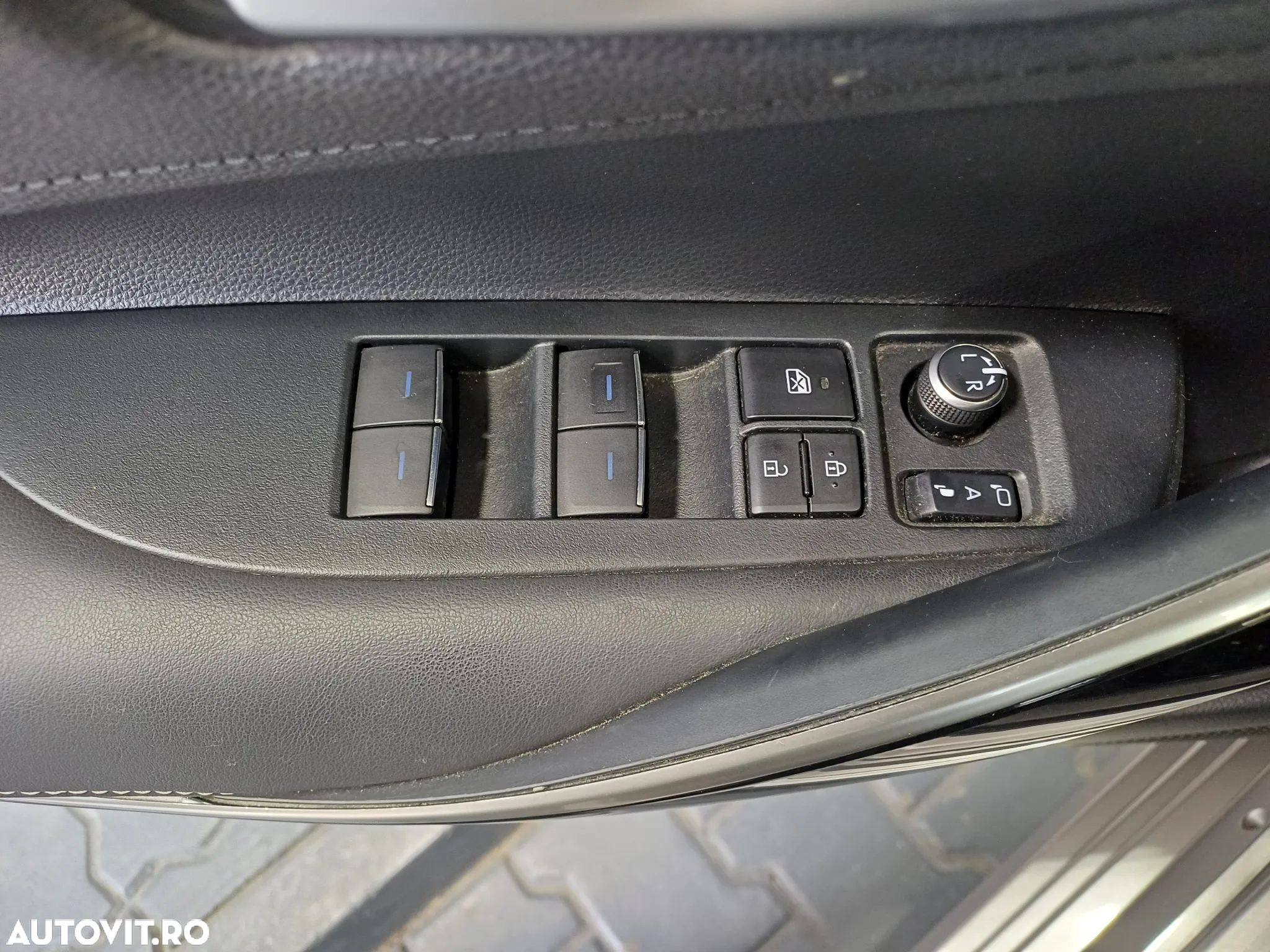 Toyota Corolla 1.8 HSD Dynamic - 8