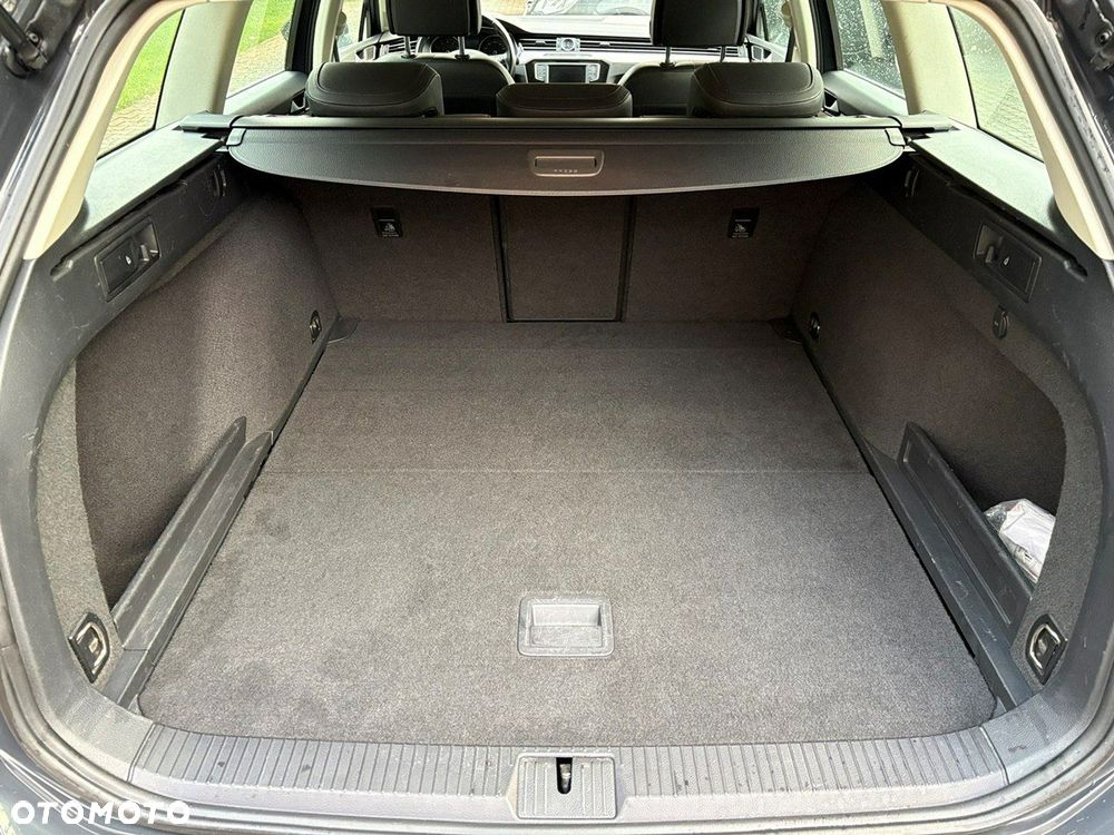 Volkswagen Passat - 30