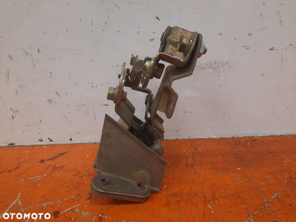 TOYOTA PREVIA II 2.0 D-4D 01-04 ZAMEK DRZWI TYŁ TYLNI LEWY DOLNY 1C0 - 2