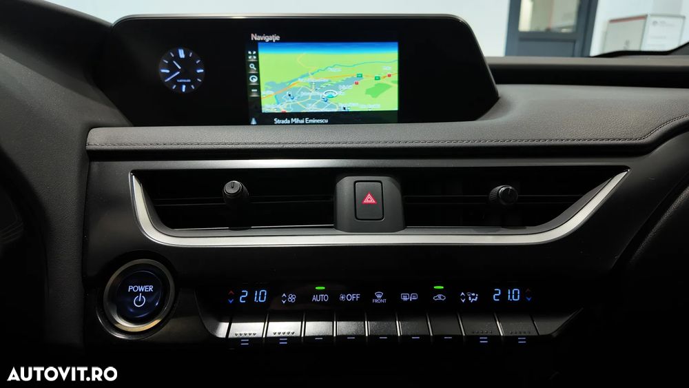 Lexus UX 250h - 29