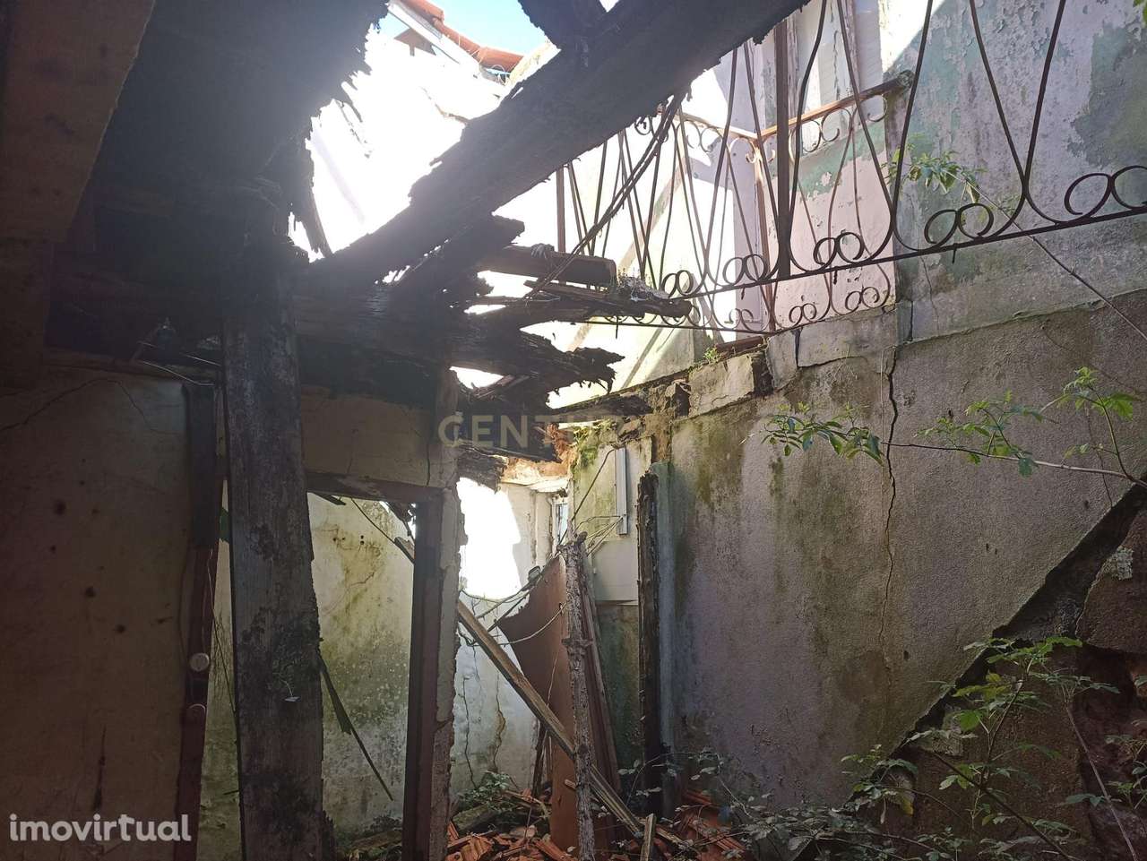 Moradia para reconstruir em zona residencial tranquila. - Grande imagem: 4/10