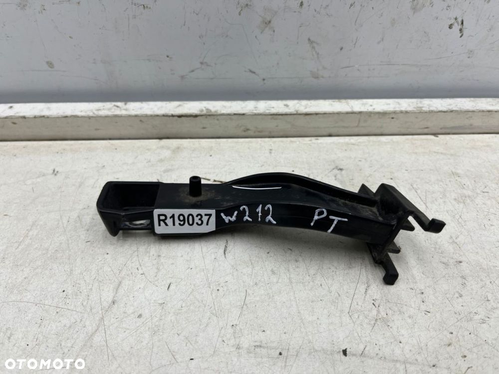 Ślizg Mercedes w212 e-klasa SEDAN 13-20r. prawe tylne dolne mocowanie wspornik zderzaka prawy tył - 1