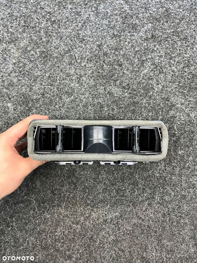 vw golf VI lift kratka nawiewu środkowa 5K0819743 - 9