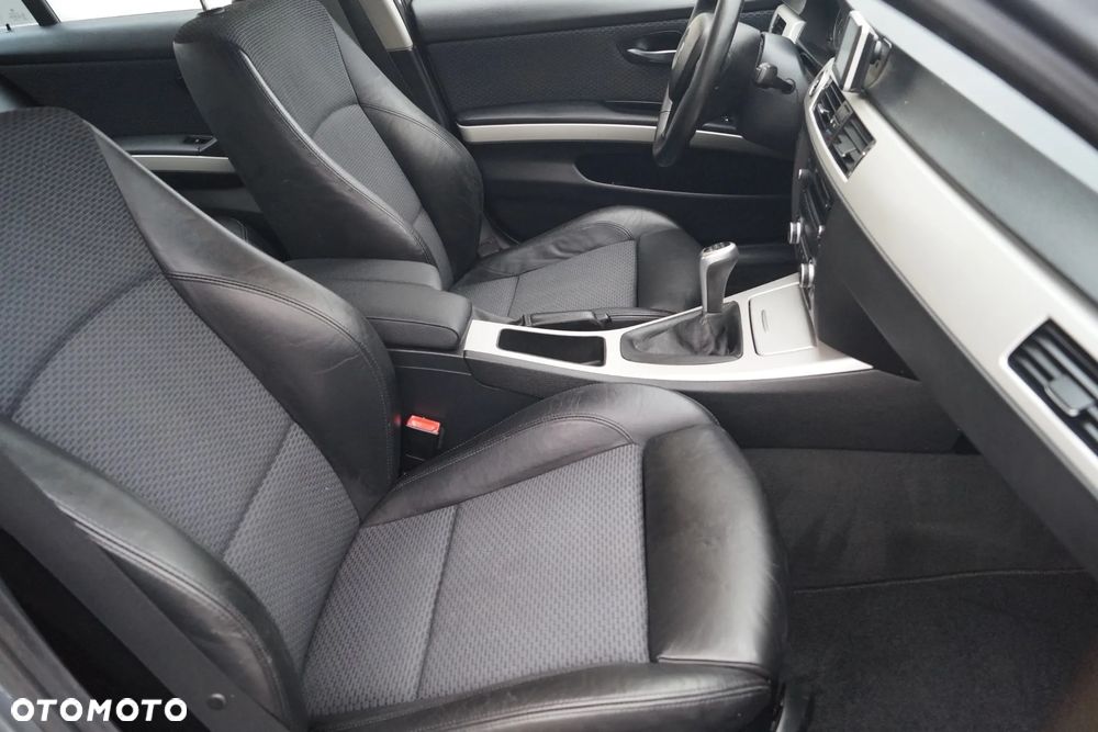 BMW Seria 3 325i - 18