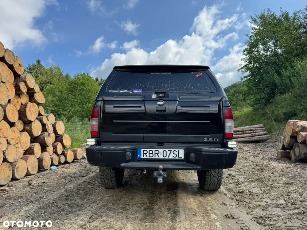 Nissan Pickup - 8