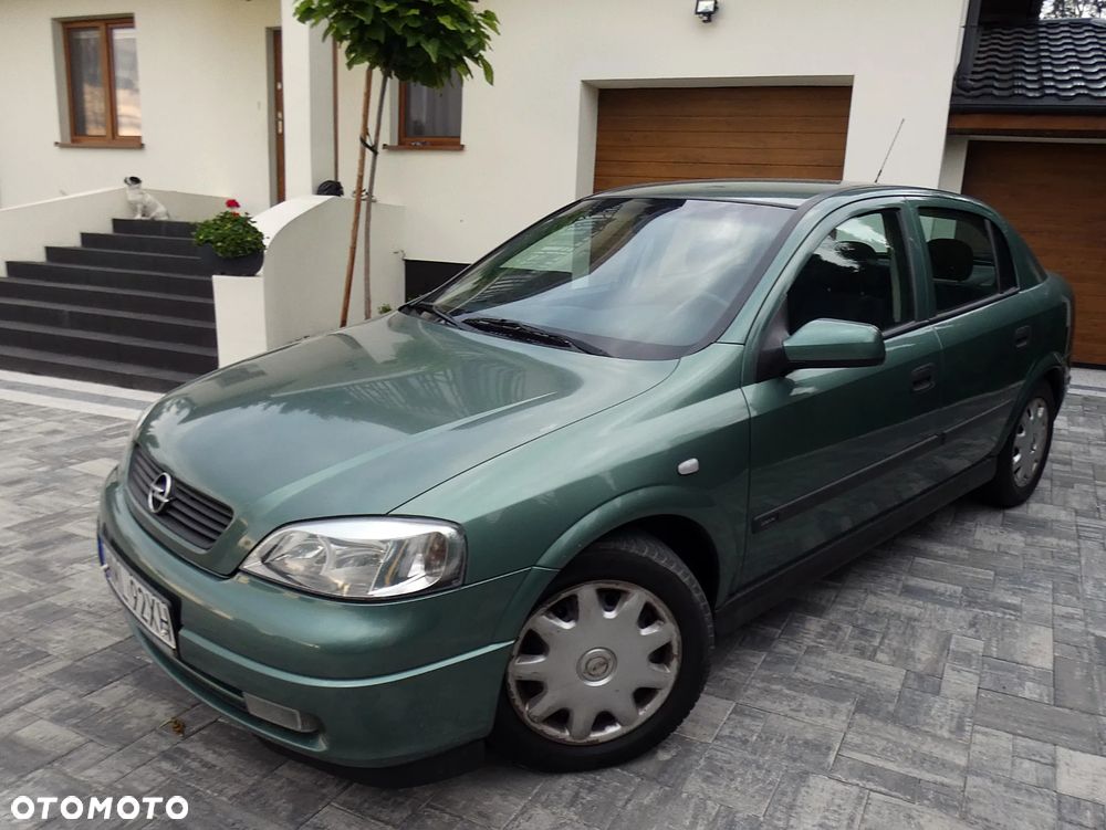 Opel Astra 1.6 Sportive - 27