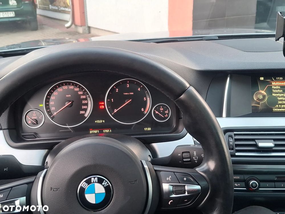 BMW Seria 5 530d xDrive - 7