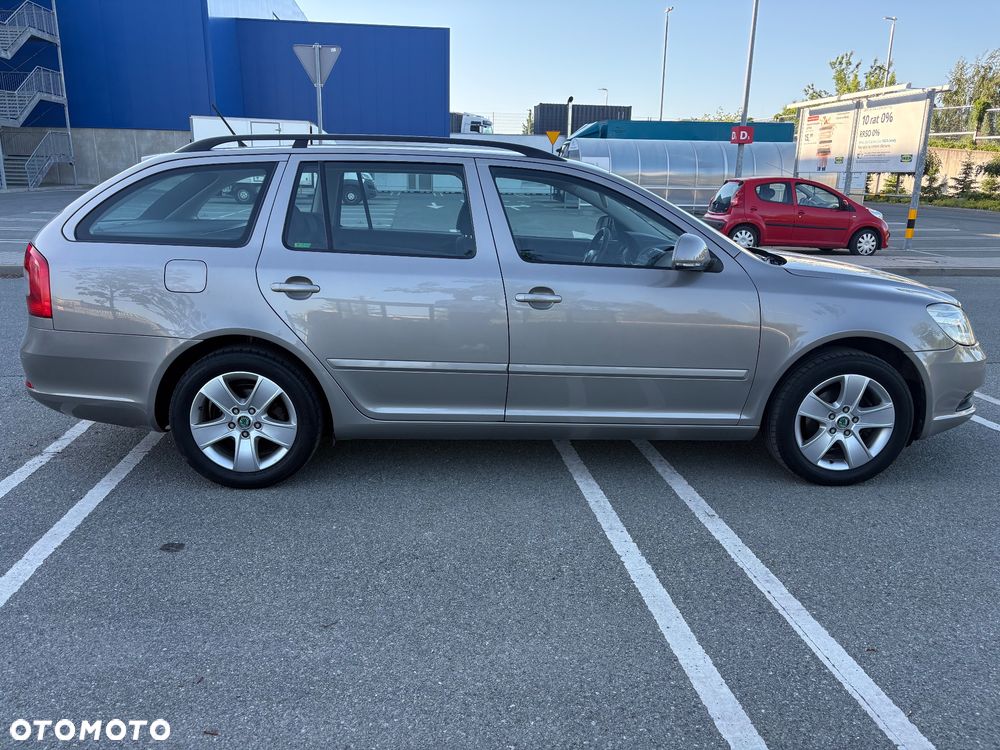 Skoda Octavia 1.6 Ambiente EU5 - 6