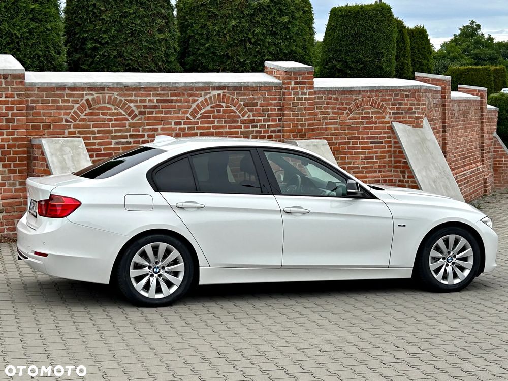 BMW Seria 3 320d Sport Line - 15