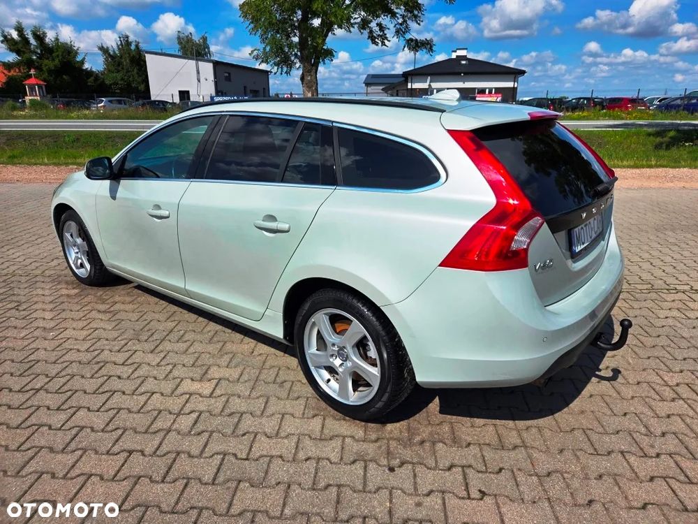 Volvo V60 D2 Momentum - 14