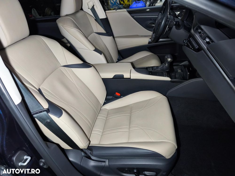 Lexus Seria ES 300h Luxury - 22