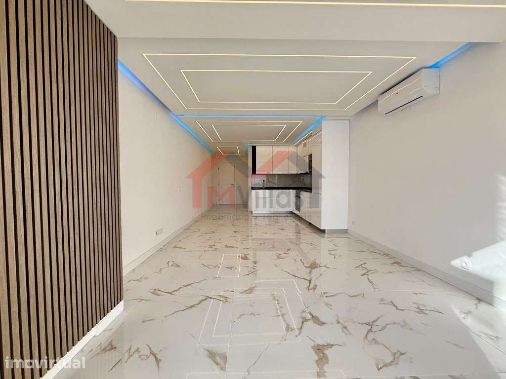 Apartamento T2 renovado com vista mar e garagem a 50m da praia - Qu... - Grande imagem: 3/27