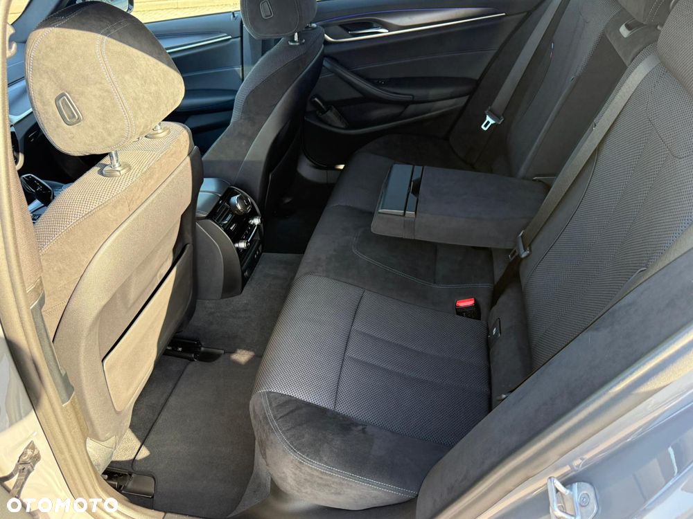 BMW Seria 5 520d M Sport Edition - 16