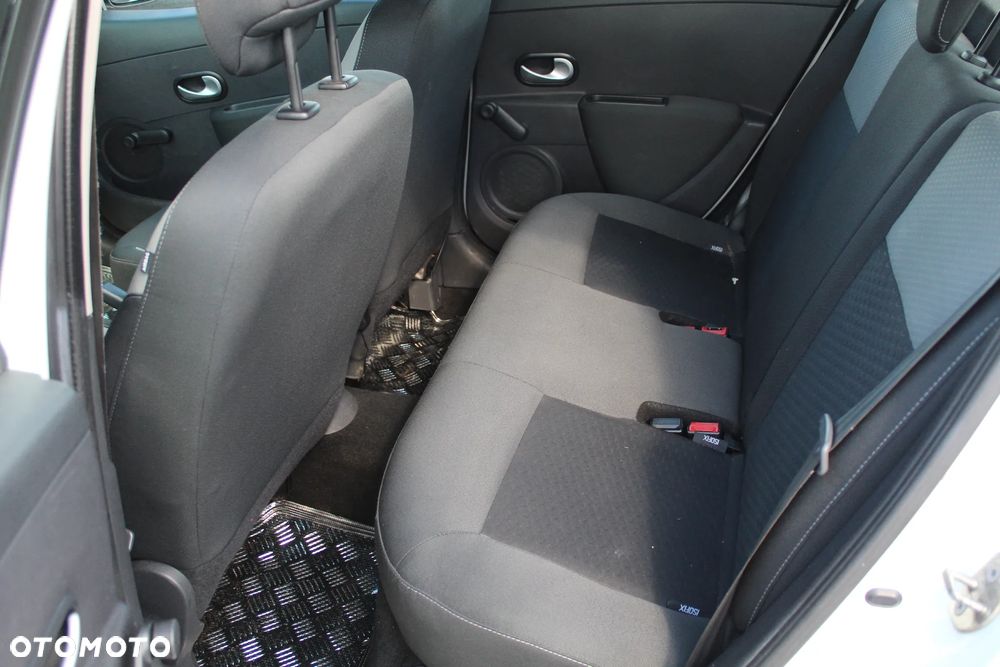 Renault Clio - 11