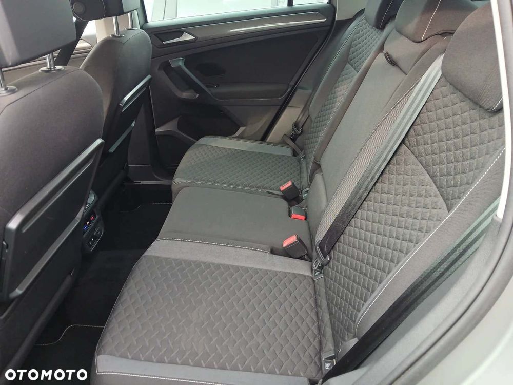 Volkswagen Tiguan - 11
