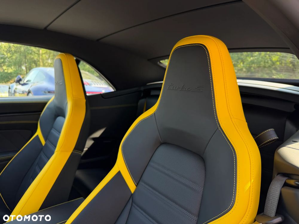 Porsche 911 Carrera Turbo S - 33
