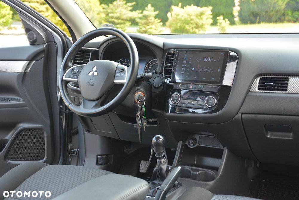 Mitsubishi Outlander 2.2 DID Intense + - 28