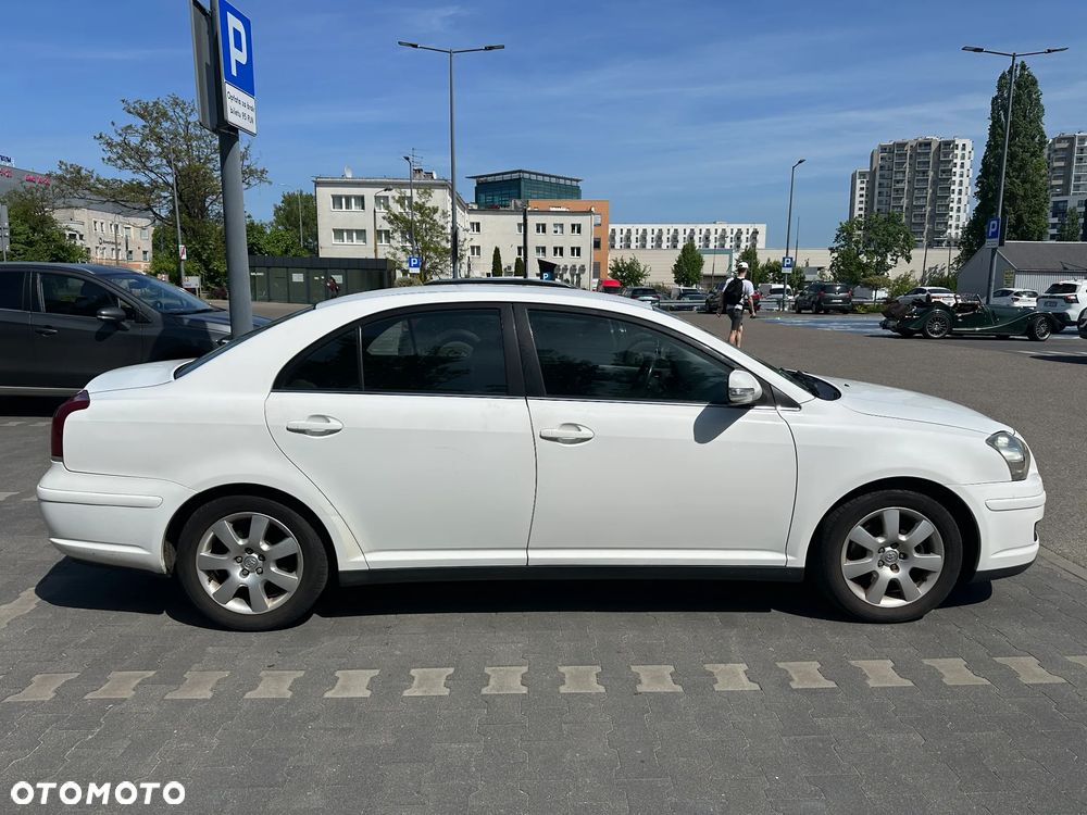 Toyota Avensis 2.0 D-4D Luna - 4