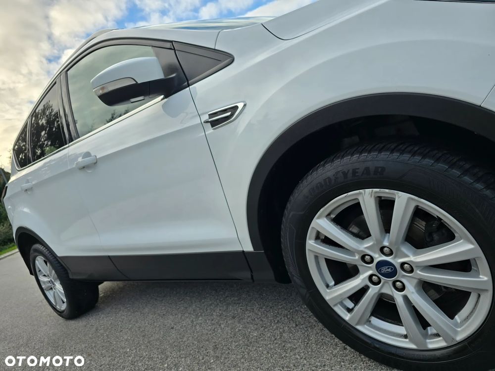 Ford Kuga 1.5 EcoBoost 2x4 Titanium - 36