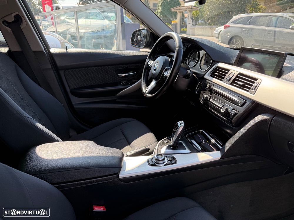 BMW 320 d DPF Touring Aut. Edition Sport - 41