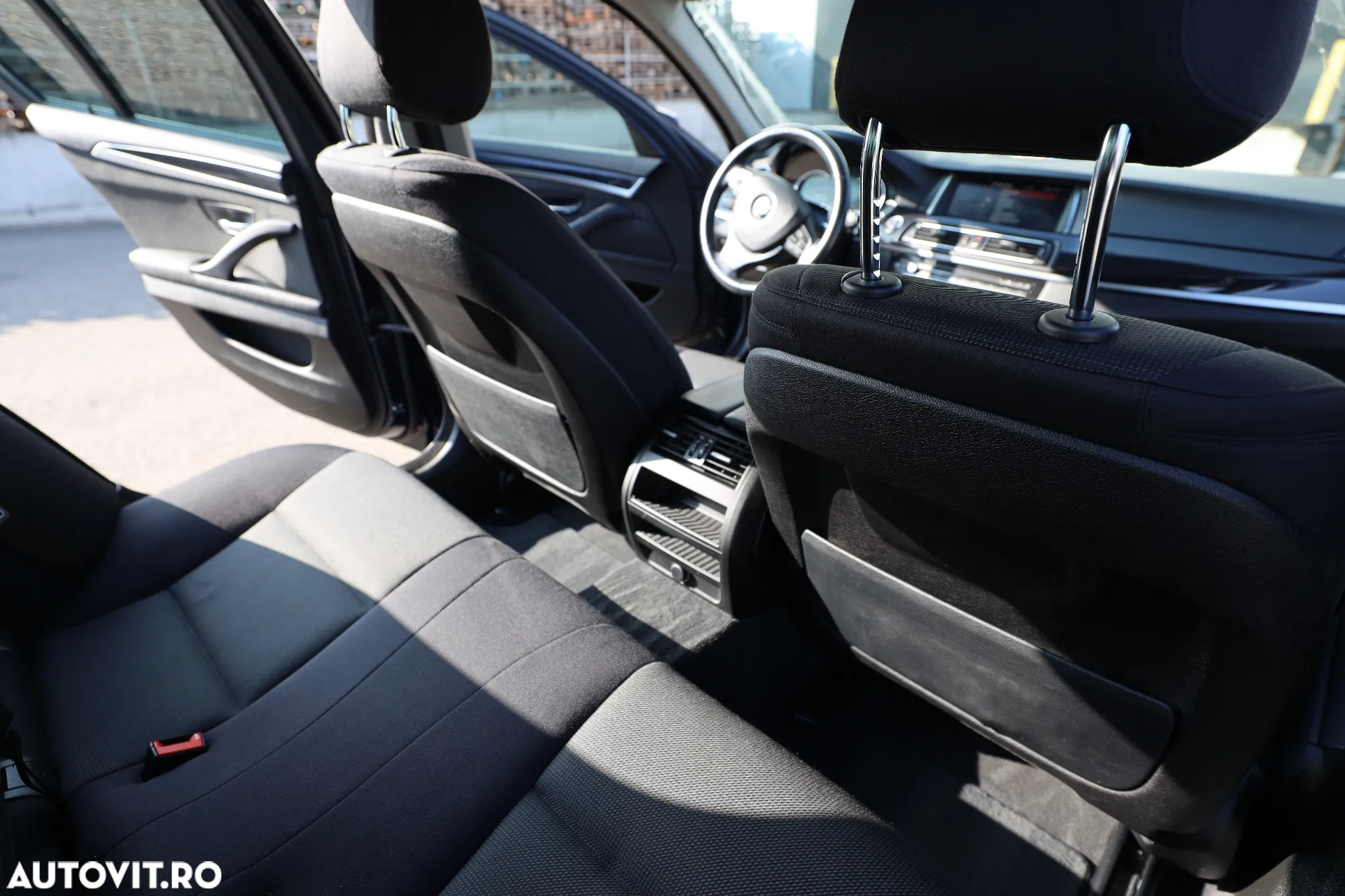 BMW Seria 5 520d xDrive AT - 16
