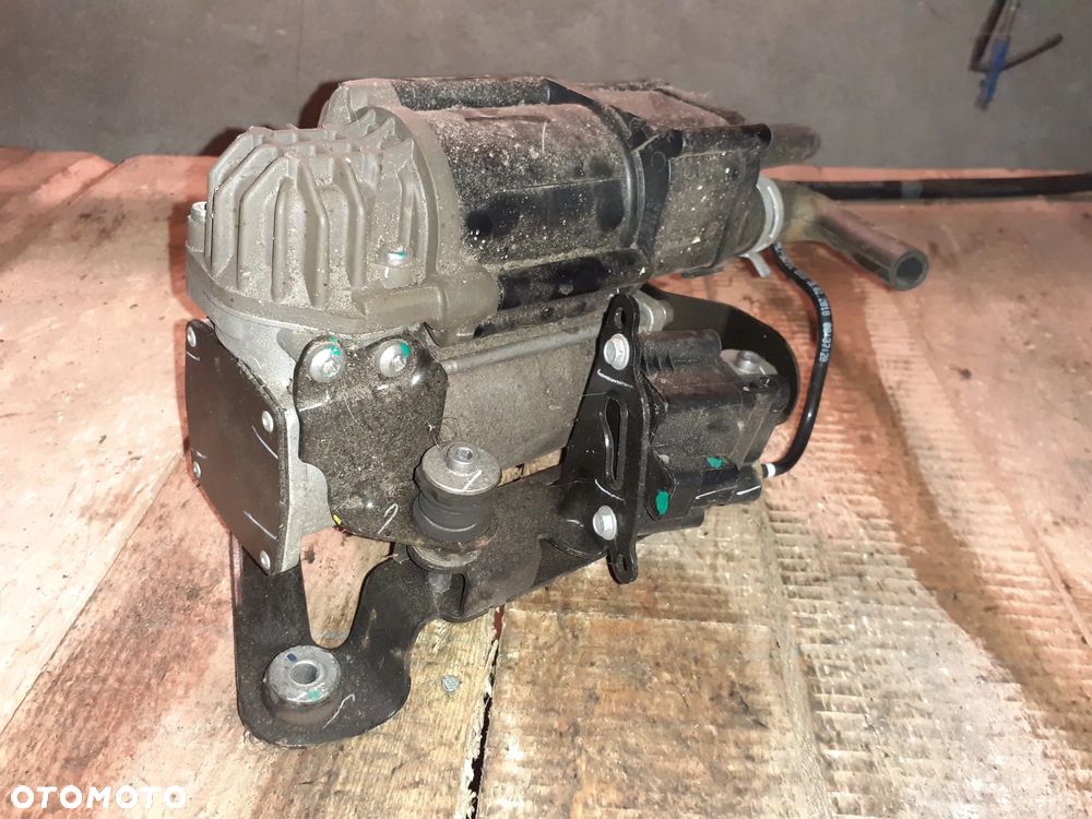 BMW 5 G30 G31 Kompresor Zawieszenia Pompa - 1