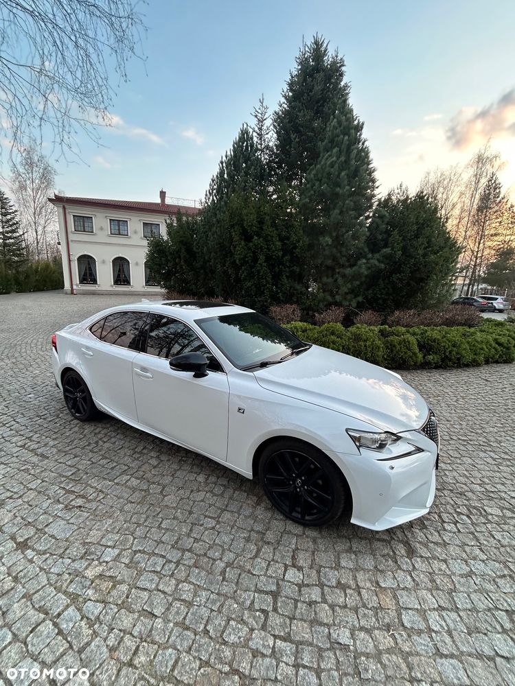 Lexus IS 300h F Sport EU6 - 8
