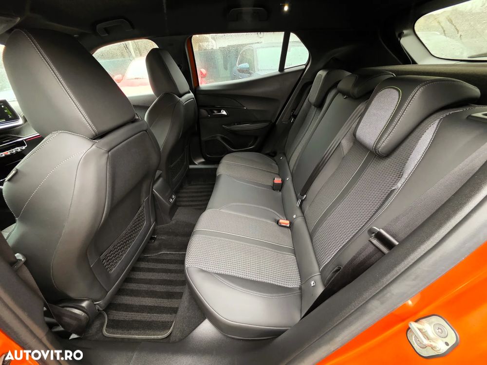 Peugeot 2008 PureTech 130 EAT8 GT - 17