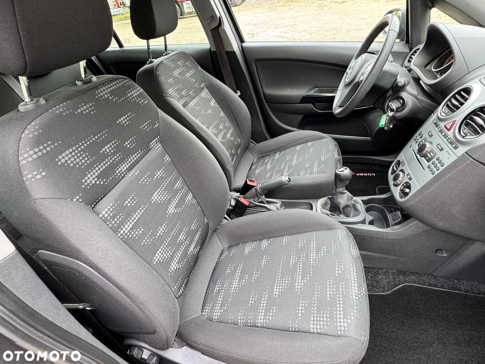 Opel Corsa 1.4 16V Cosmo - 25