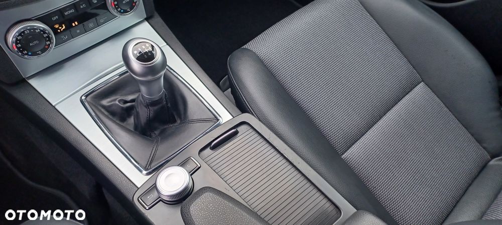 Mercedes-Benz Klasa C 200 Avantgarde Edition - 23