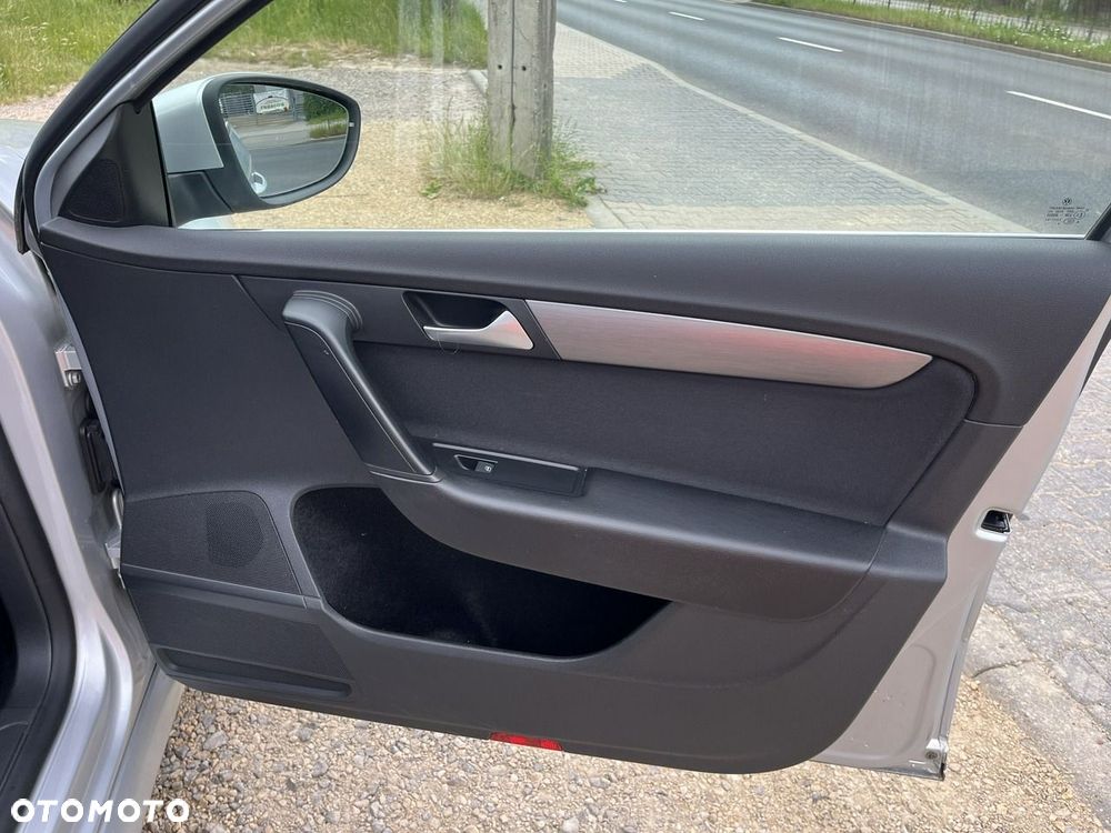 Volkswagen Passat - 17