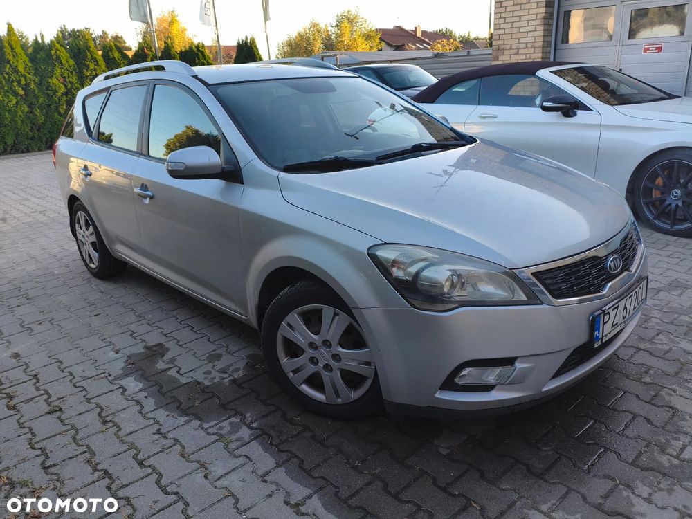 Kia Ceed 2011 photo 2