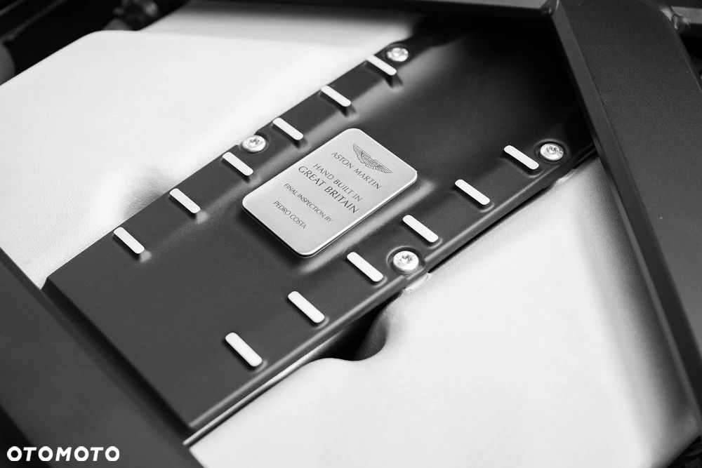 Aston Martin DBS - 40