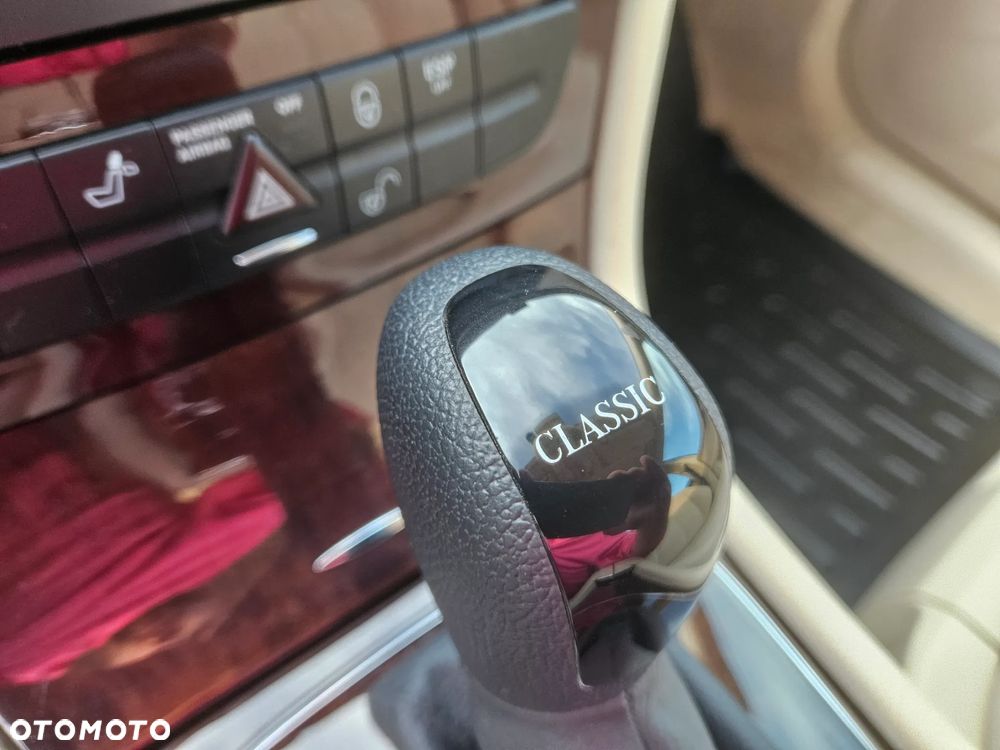 Mercedes-Benz Klasa E 320 Classic - 30