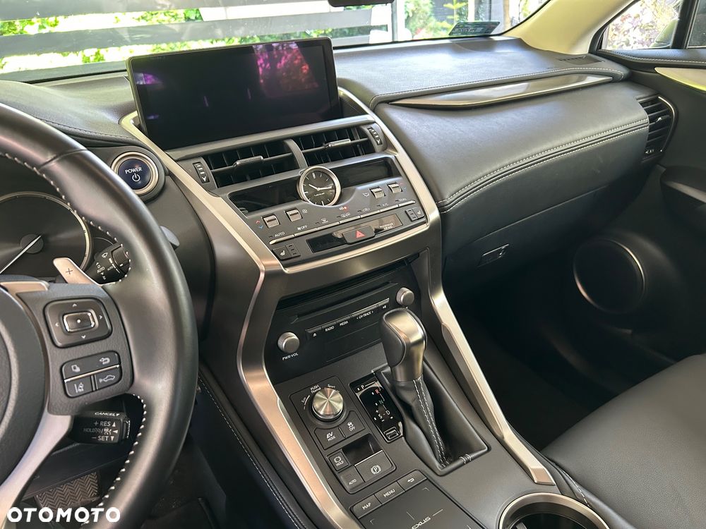 Lexus NX 300 F Impression AWD - 6