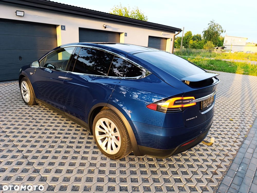 Tesla Model X - 27