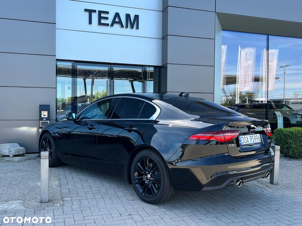 Jaguar XE - 16