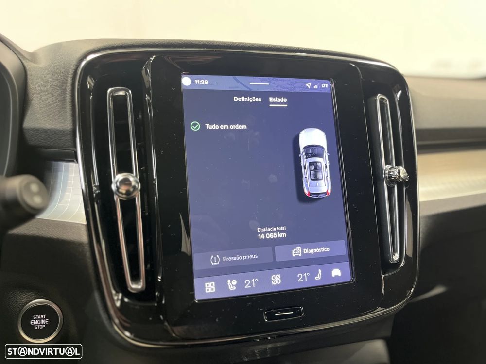 Volvo XC 40 2.0 B3 Black Edition - 34