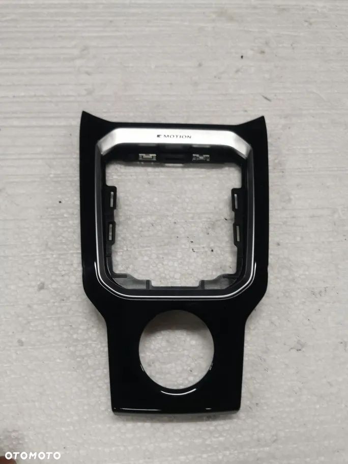 VW T-ROC  2017 rok ramka mieszka - 1