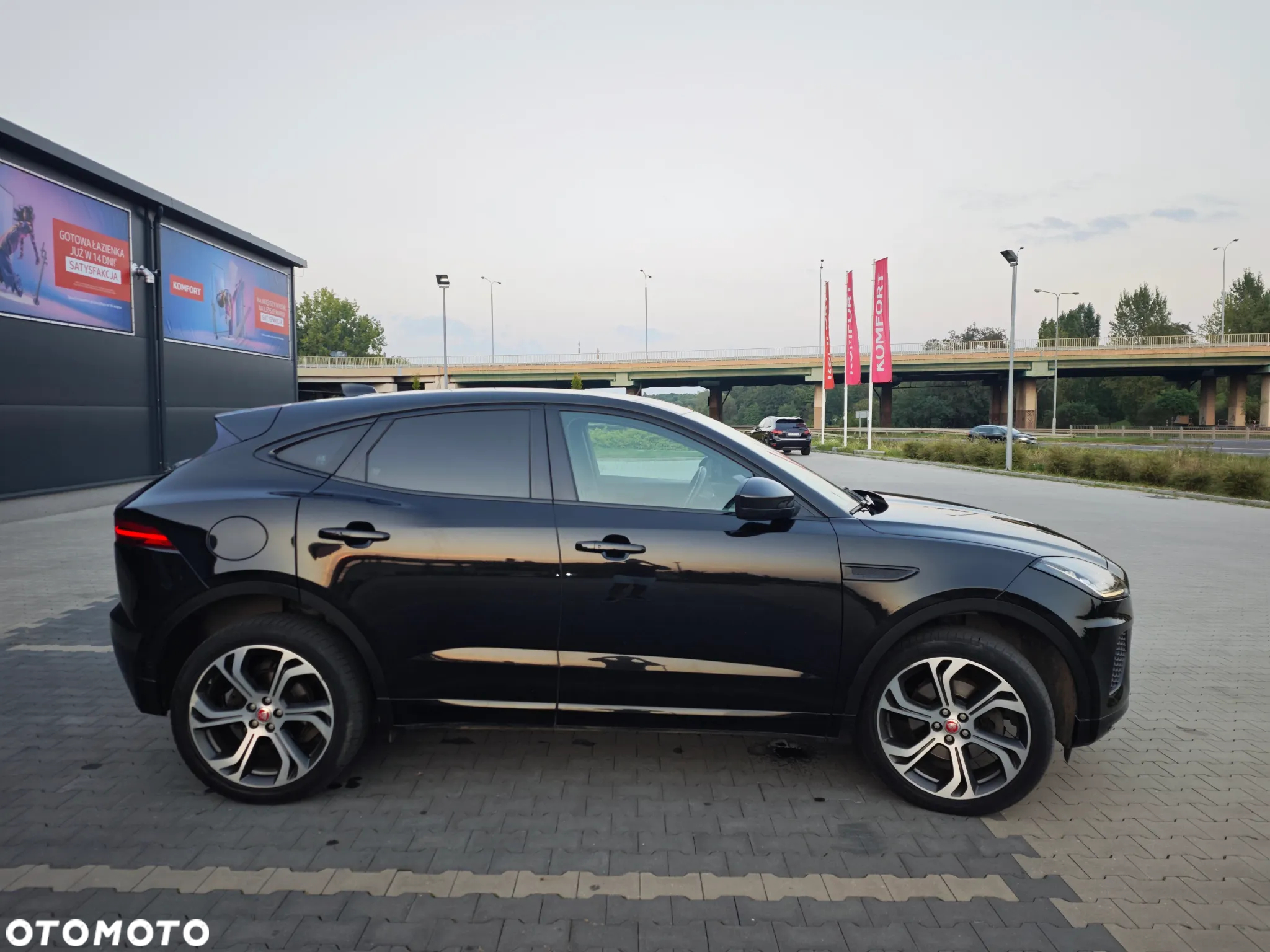 Jaguar E-Pace 2.0 i4D AWD R-Dynamic S - 11