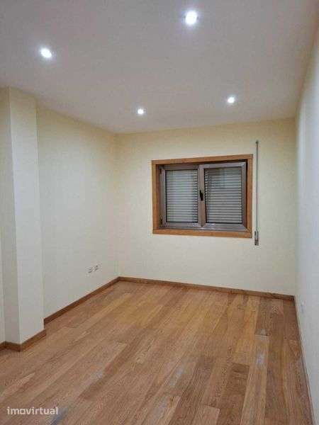 Arrendo Apartamento T2 em Bragança - Rua Abade Cicouro - Grande imagem: 3/11
