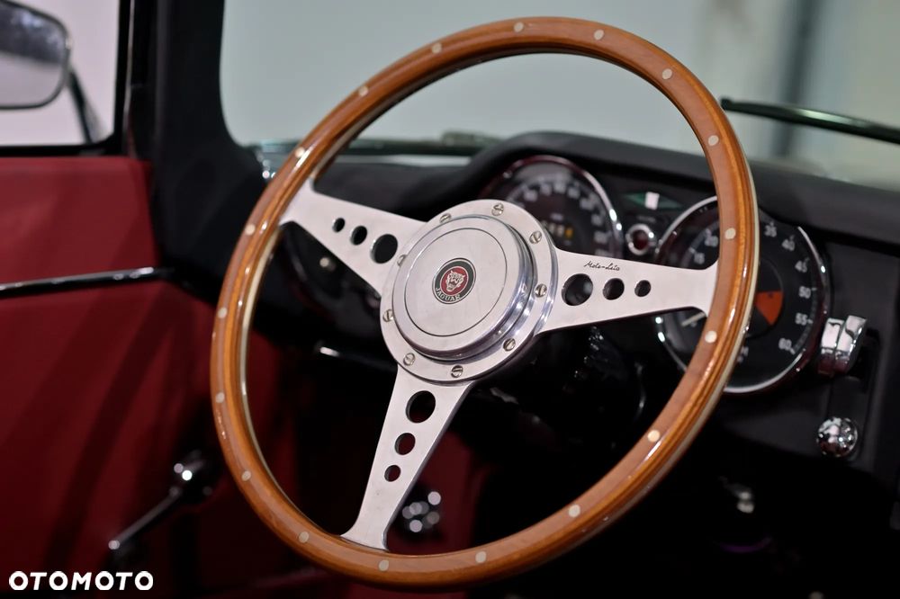 Jaguar E-Type - 18
